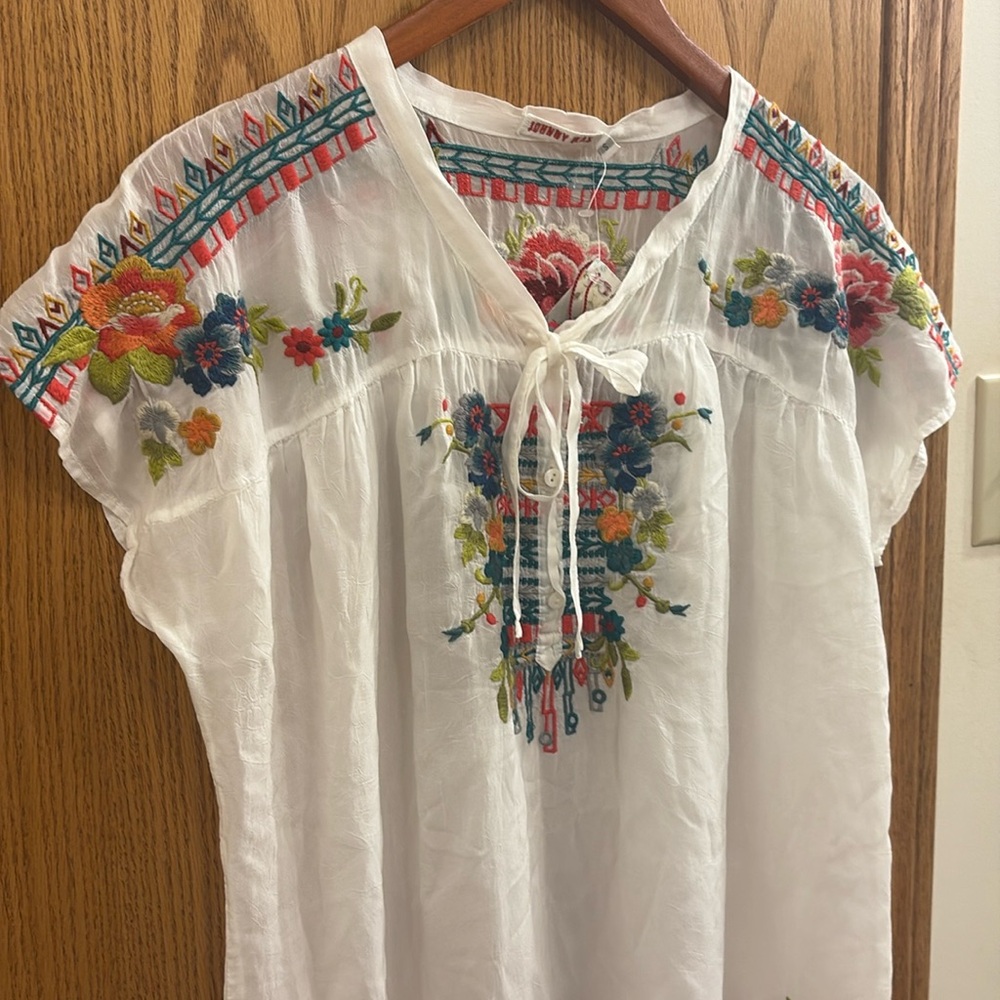 NWT Johnny Was Women's White Embroidered Floral Short Sleeve Tie Up Blouse - Picture 2 of 10